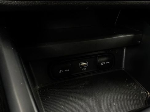 Used 2025 Kia Soul LX w/ LX Technology Package FWD image 23