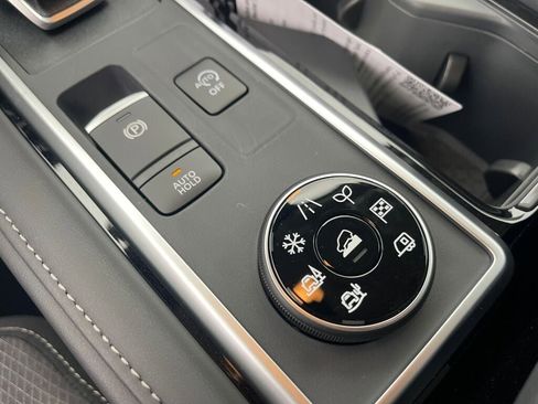 New 2025 Nissan Pathfinder SV image 11