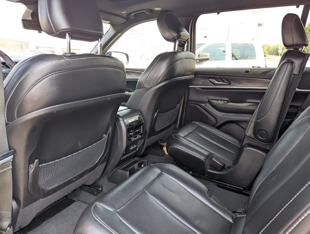Used 2024 Jeep Grand Cherokee L Limited w/ Luxury Tech Group II AWD/4WD image 31