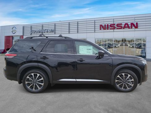 New 2026 Nissan Pathfinder Platinum FWD image 4