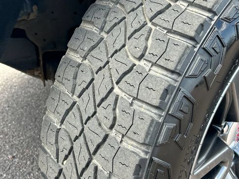 Used 2022 GMC Sierra 1500 AT4 w/ AT4 Carbonpro Edition AWD/4WD image 39