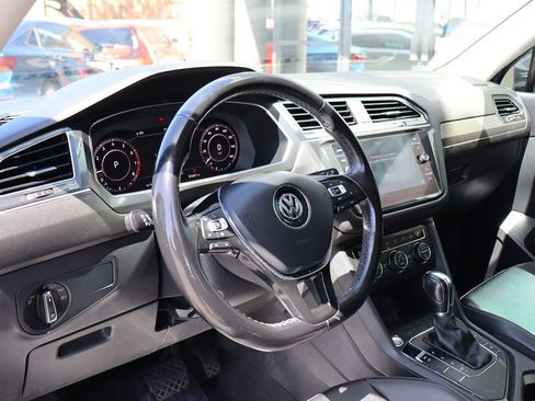 Used 2019 Volkswagen Tiguan SEL FWD image 40