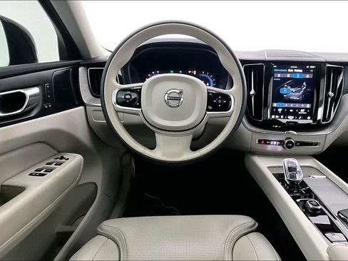 Certified 2023 Volvo XC60 B6 Ultimate w/ Protection Package Premier image 8