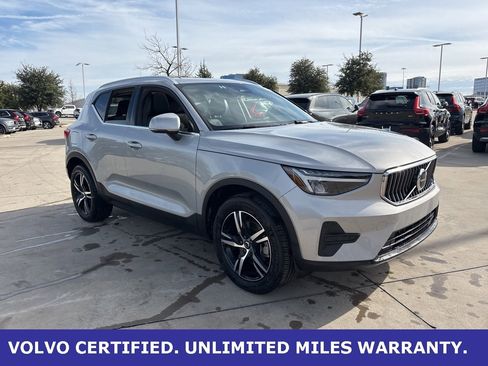 Certified 2025 Volvo XC40 B5 Core image 3