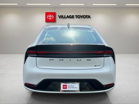 Certified 2025 Toyota Prius XLE FWD image 4