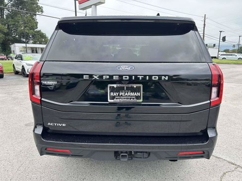 Used 2025 Ford Expedition Active RWD image 6
