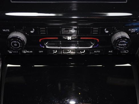 Used 2022 Jeep Grand Cherokee L Laredo image 21