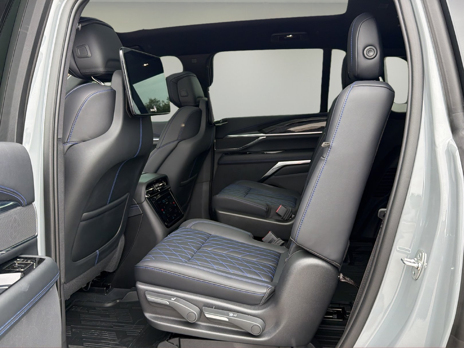 New 2026 Cadillac Escalade IQ Sport 1 w/ LPO, Floor Liner Package AWD/4WD image 14