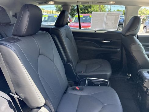 Used 2025 Toyota Grand Highlander AWD Hybrid image 13
