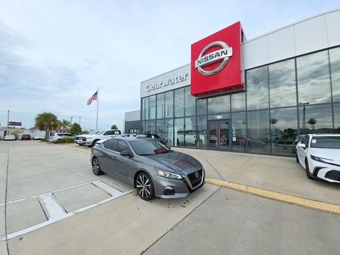 Used 2020 Nissan Altima 2.5 SR w/ Premium Package FWD image 1