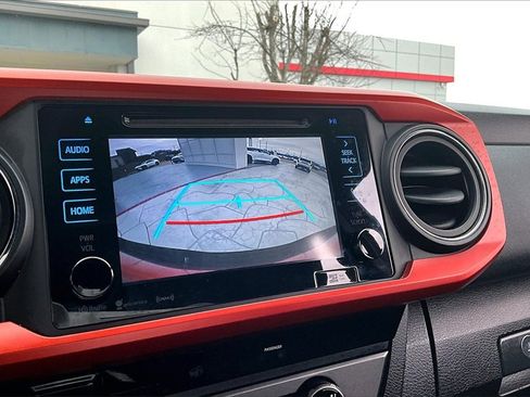 Used 2017 Toyota Tacoma TRD Off-Road image 13