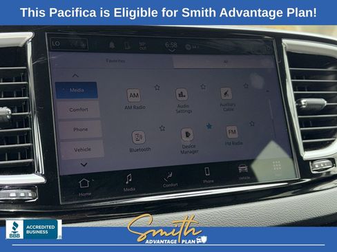 Used 2022 Chrysler Pacifica Touring-L FWD image 14