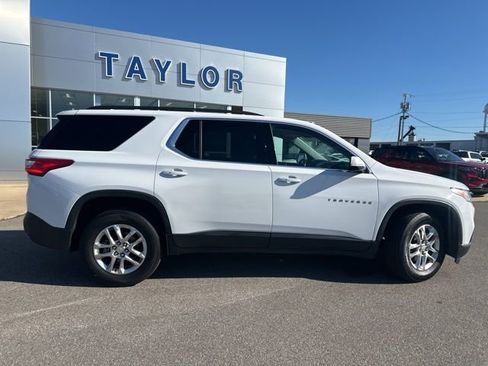 Used 2020 Chevrolet Traverse LT image 11