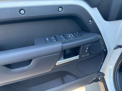 New 2026 Land Rover Defender 130 X-Dynamic SE AWD/4WD image 17