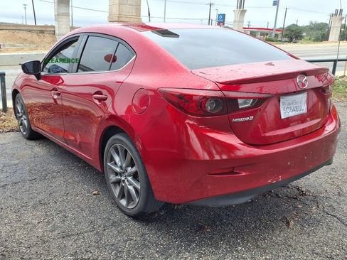 Used 2018 MAZDA MAZDA3 Touring FWD image 2