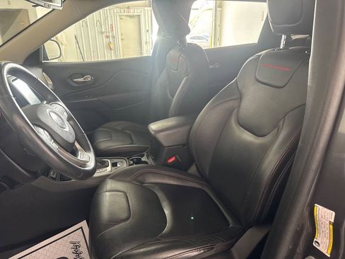 Used 2016 Jeep Cherokee Trailhawk w/ Leather Interior Group image 9