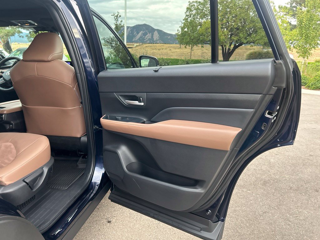 Used 2024 Toyota Grand Highlander AWD Hybrid image 14