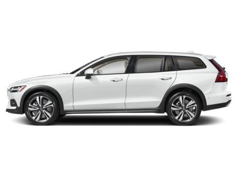 Used 2023 Volvo V60 B5 Cross Country Plus w/ Climate Package AWD/4WD image 3