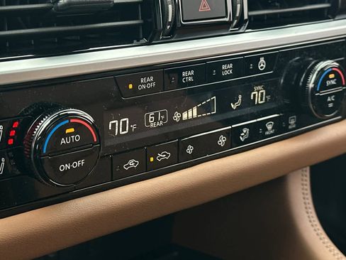 New 2025 Nissan Pathfinder Platinum image 26