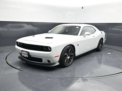 Used 2016 Dodge Challenger R/T Scat Pack w/ Leather Interior Group RWD image 4