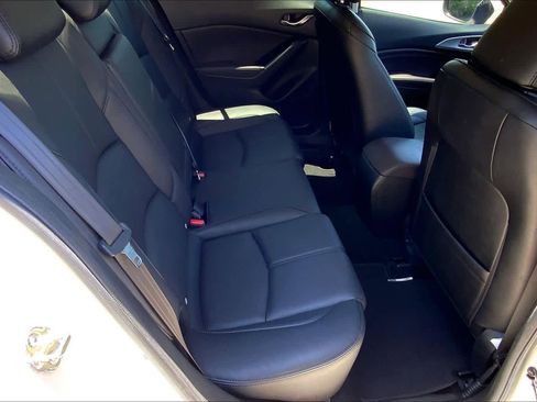 Used 2018 MAZDA MAZDA3 Touring FWD image 18