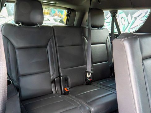 Used 2021 Chevrolet Suburban LT RWD image 32
