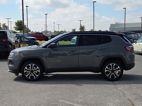 Used 2024 Jeep Compass Limited AWD/4WD image 3