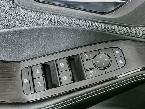 Used 2023 Nissan Rogue SV AWD/4WD image 15