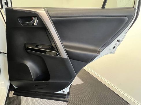 Used 2016 Toyota RAV4 Limited image 13