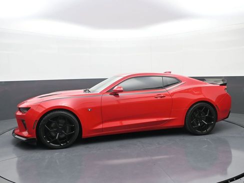 Used 2016 Chevrolet Camaro SS RWD image 4