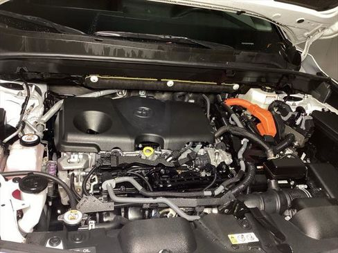 Certified 2024 Toyota Venza LE image 20