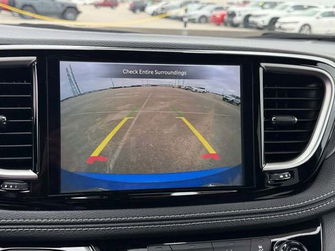 New 2026 Chrysler Pacifica Select image 38