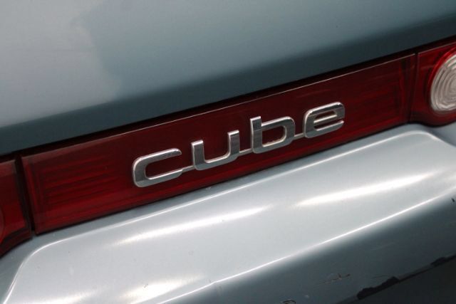 Used 2009 Nissan Cube 1.8 S w/ Interior Designer Pkg FWD image 8