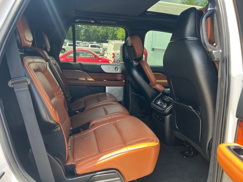 Used 2019 Lincoln Navigator Reserve AWD/4WD image 8