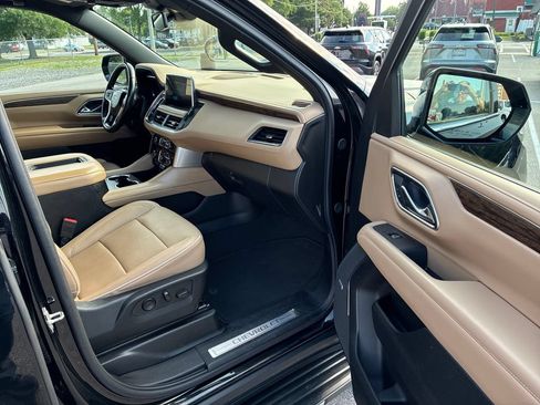 Used 2024 Chevrolet Suburban Premier AWD/4WD image 10