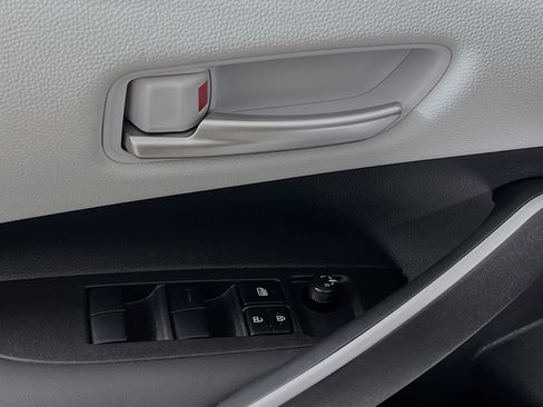 Used 2025 Toyota Corolla SE FWD image 17