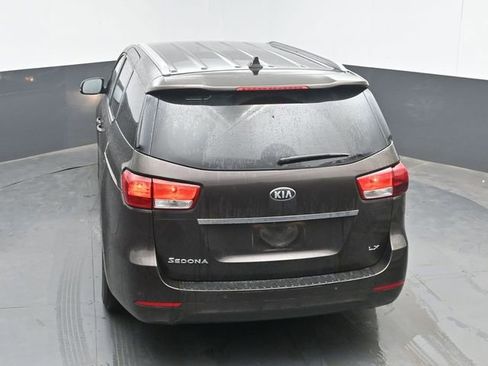 Used 2017 Kia Sedona LX w/ LX Essentials Premium Package FWD image 21