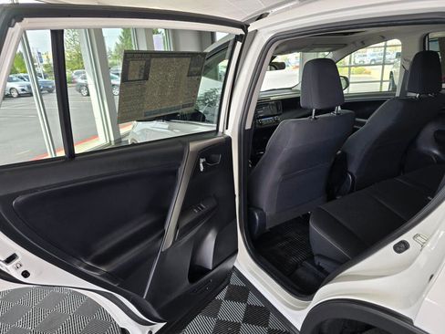Certified 2018 Toyota RAV4 XLE AWD/4WD image 36