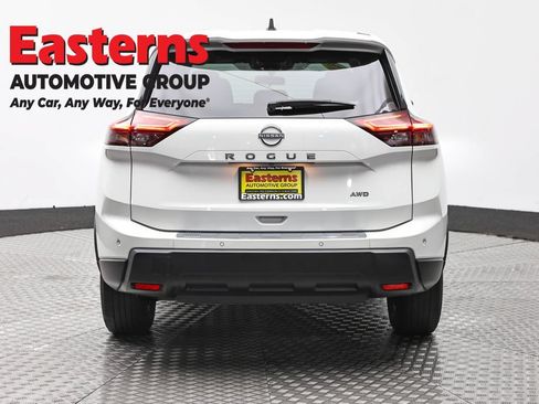 Used 2024 Nissan Rogue S AWD/4WD image 6