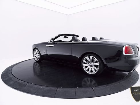 Used 2019 Rolls-Royce Dawn RWD image 22