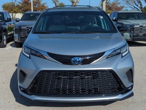 Used 2024 Toyota Sienna XSE w/ XSE Plus Package image 2