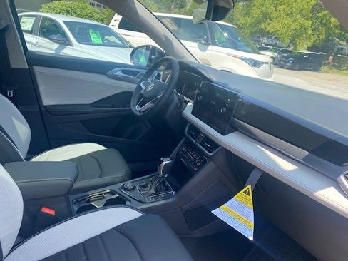 New 2025 Volkswagen Taos SEL image 8