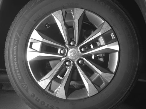 Used 2025 Chevrolet Equinox LT FWD image 13