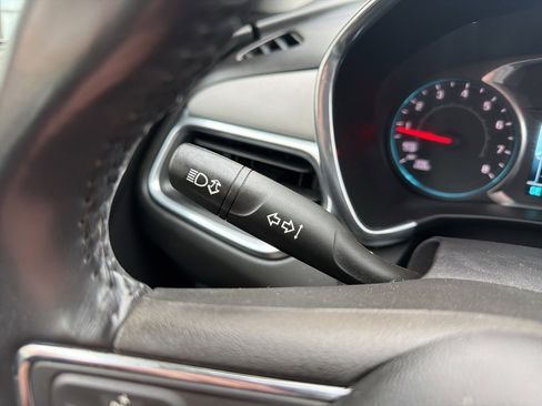 Used 2018 Chevrolet Equinox LT w/ Sun & Infotainment Package image 27