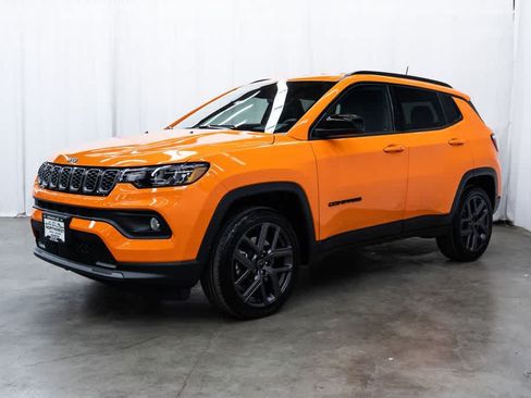 Used 2026 Jeep Compass Latitude AWD/4WD image 3
