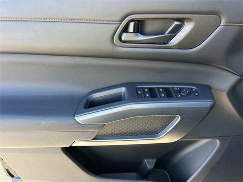 Used 2025 Nissan Pathfinder Rock Creek image 32