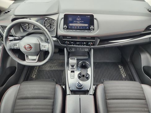 Used 2025 Nissan Rogue SV image 30