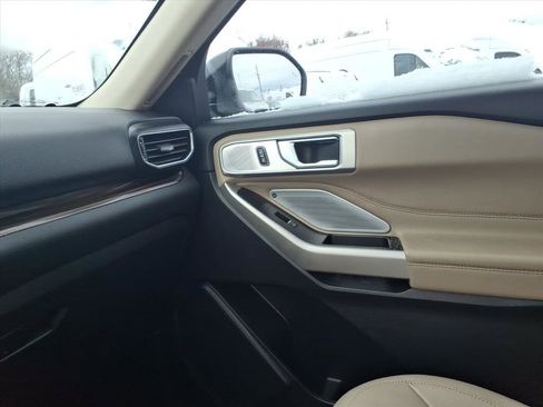 Certified 2023 Ford Explorer Limited w/ Hybrid Equipment Group 310A image 19