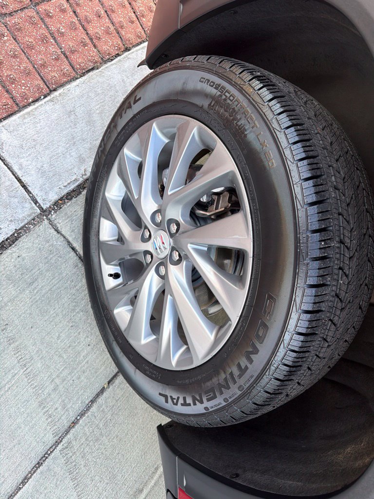Used 2025 Buick Enclave Preferred AWD/4WD image 10