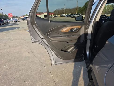 Used 2018 GMC Terrain SLE FWD image 40